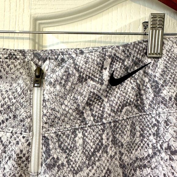 Nike Women's White Snake Print High Waist leggings - Picture 3 of 3